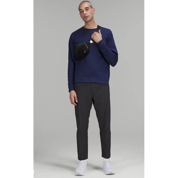 NWT Fleece Black Lululemon  Everywhere Bag- Black with Gold hardware! - Picture 4 of 6